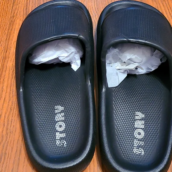 Black cloud cushion nonslip slides - Picture 1 of 3